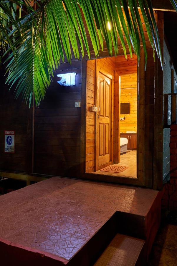 Tranquil Beach Resort Harihareshwar Exterior photo