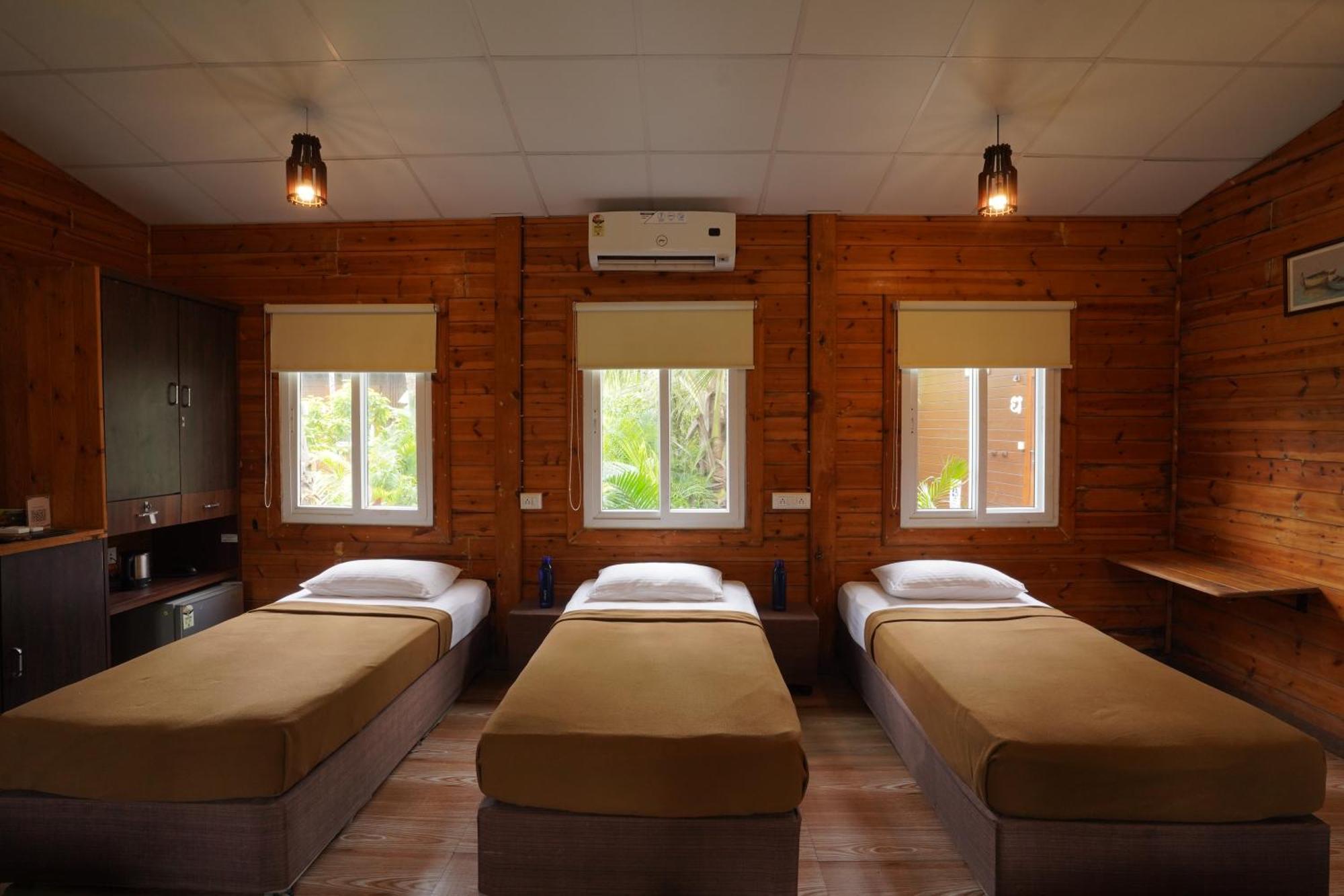 Tranquil Beach Resort Harihareshwar Exterior photo